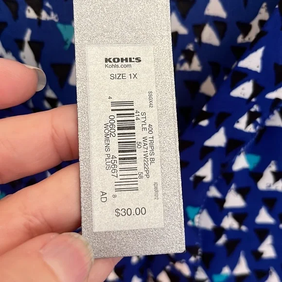 NWT size 1X Apt. 9 Blue black white teal Geometric Sleeveless V-Neck Top - Picture 4 of 12